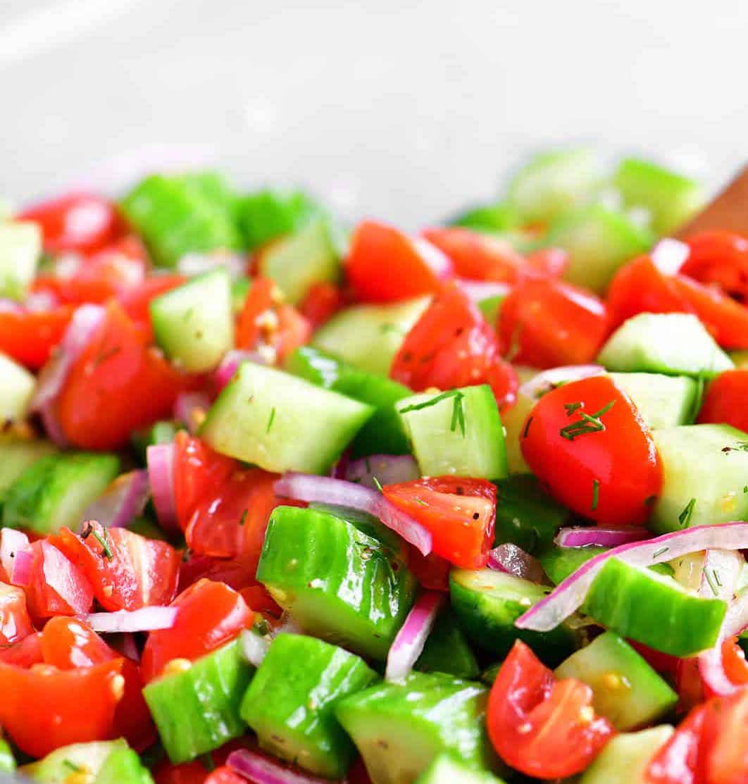 fresh tomato tuna salad with nuts